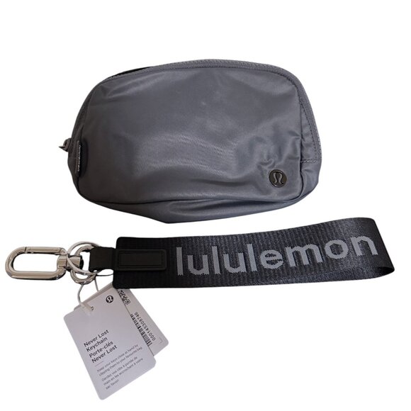 Lululemon Everywhere Belt Bag 1L & Never Lost Keychain Bundle - Picture 4 of 7